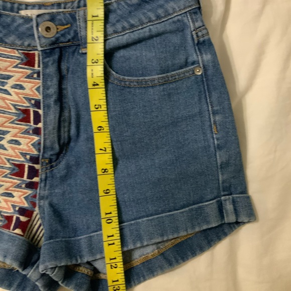 Bullhead 5 High Rise Aztec embroidered denim Mom Shorts - Picture 10 of 10
